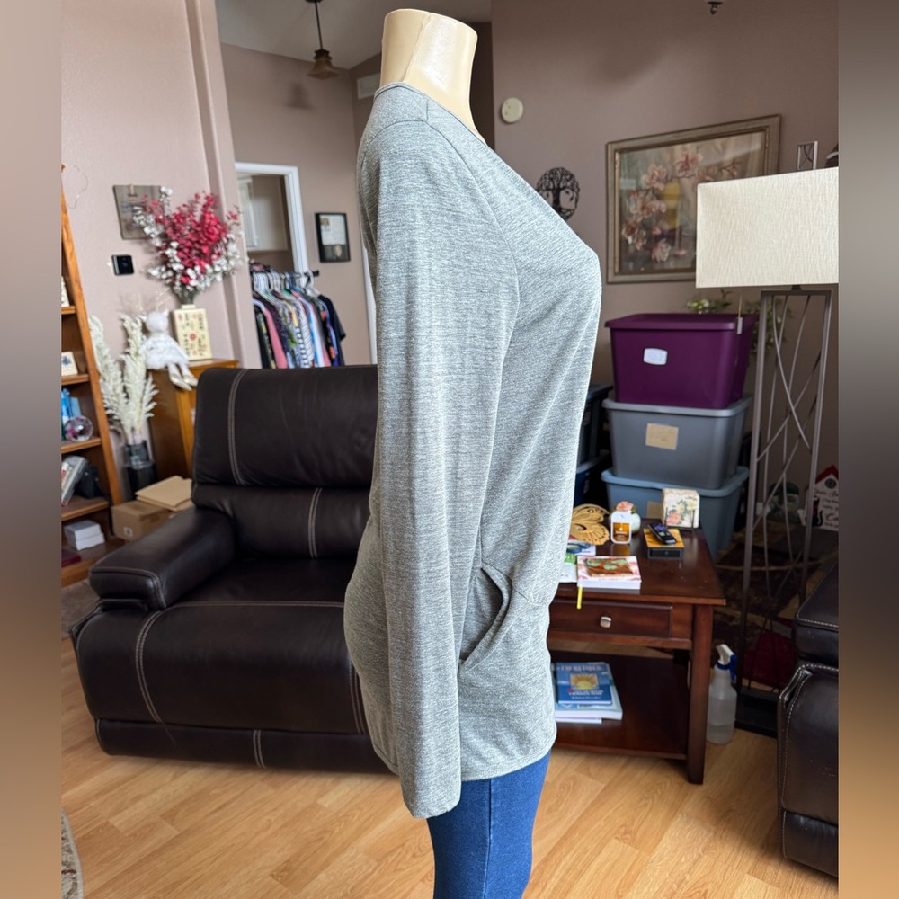 Color Thread gray long sleeve tunic w/pockets-size M - Picture 3 of 9